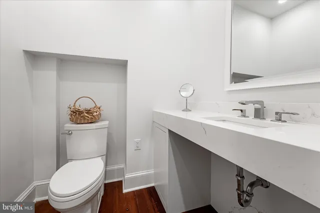 $2,100 | 6 East Cecil Street, Winchester, VA 22601