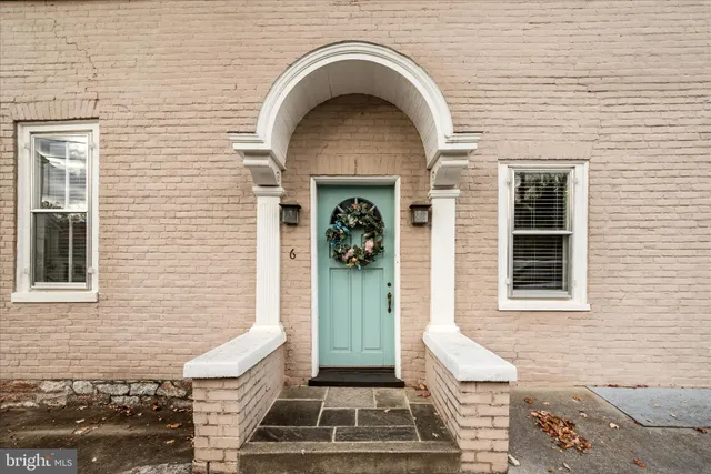 $2,100 | 6 East Cecil Street, Winchester, VA 22601