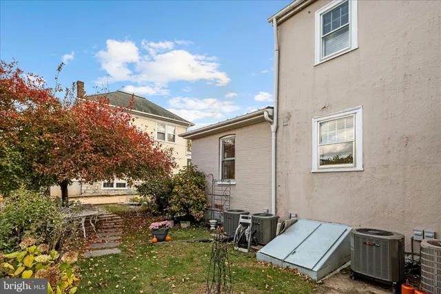 $2,100 | 6 East Cecil Street, Winchester, VA 22601