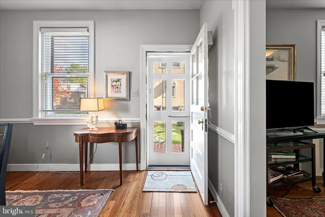 $2,100 | 6 East Cecil Street, Winchester, VA 22601