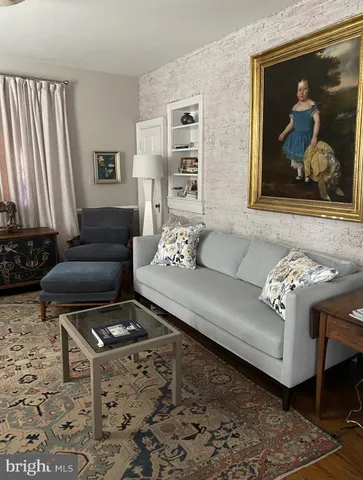 $2,100 | 6 East Cecil Street, Winchester, VA 22601