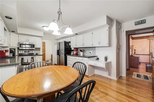 $375,000 | 904 Northwest Oakridge Drive, Blue Springs, MO 64015