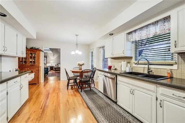 $375,000 | 904 Northwest Oakridge Drive, Blue Springs, MO 64015