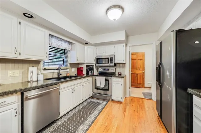 $375,000 | 904 Northwest Oakridge Drive, Blue Springs, MO 64015