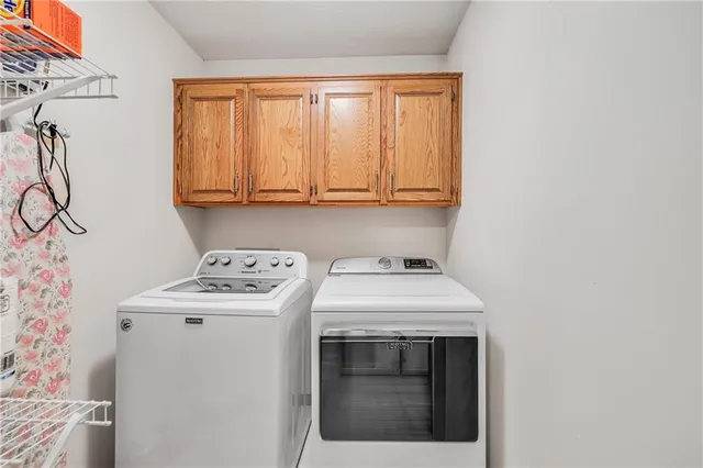 $375,000 | 904 Northwest Oakridge Drive, Blue Springs, MO 64015