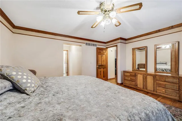 $375,000 | 904 Northwest Oakridge Drive, Blue Springs, MO 64015