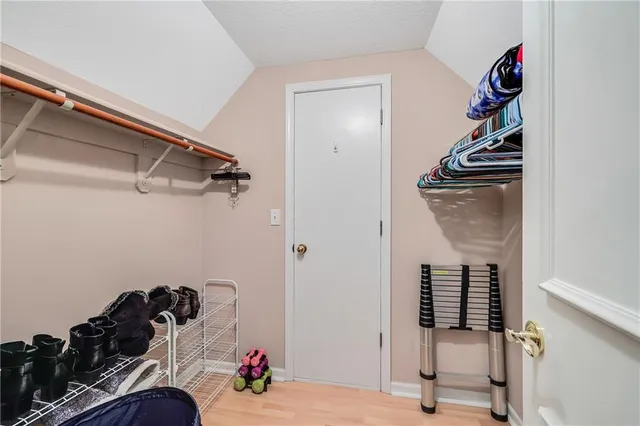 $375,000 | 904 Northwest Oakridge Drive, Blue Springs, MO 64015