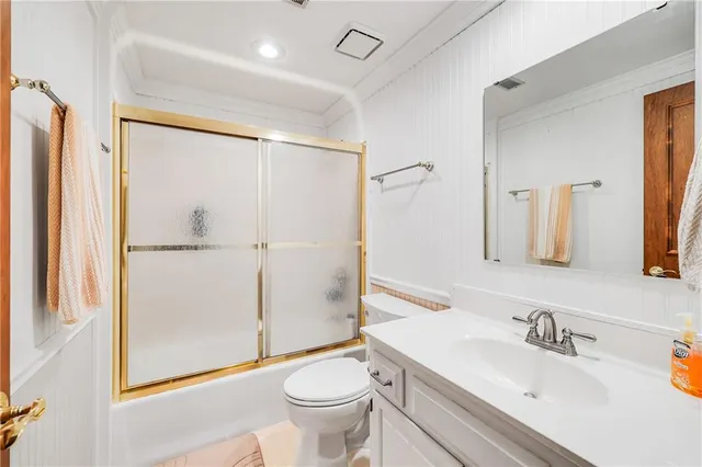 $375,000 | 904 Northwest Oakridge Drive, Blue Springs, MO 64015