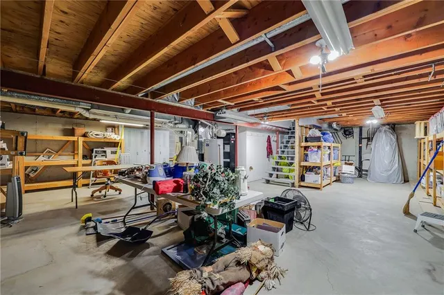 $375,000 | 904 Northwest Oakridge Drive, Blue Springs, MO 64015