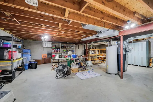 $375,000 | 904 Northwest Oakridge Drive, Blue Springs, MO 64015