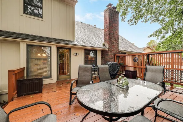 $375,000 | 904 Northwest Oakridge Drive, Blue Springs, MO 64015