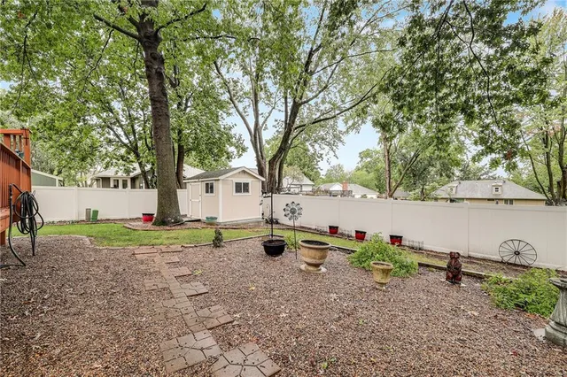 $375,000 | 904 Northwest Oakridge Drive, Blue Springs, MO 64015