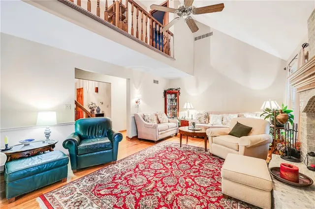 $375,000 | 904 Northwest Oakridge Drive, Blue Springs, MO 64015