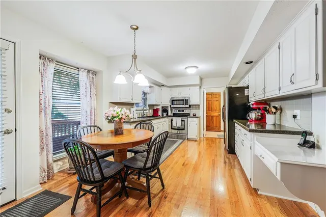 $375,000 | 904 Northwest Oakridge Drive, Blue Springs, MO 64015