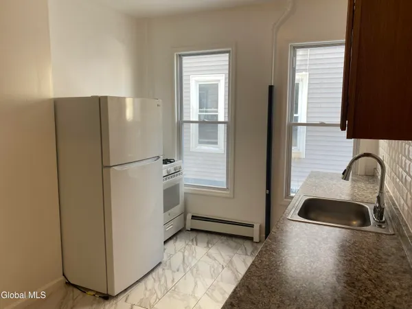 $1,500 | 407 Victory Avenue, Schenectady, NY 12307