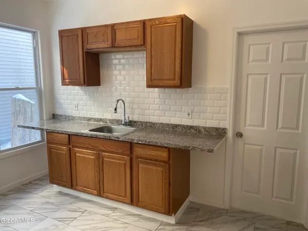 $1,500 | 407 Victory Avenue, Schenectady, NY 12307