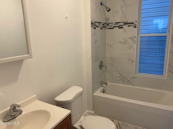 $1,500 | 407 Victory Avenue, Schenectady, NY 12307