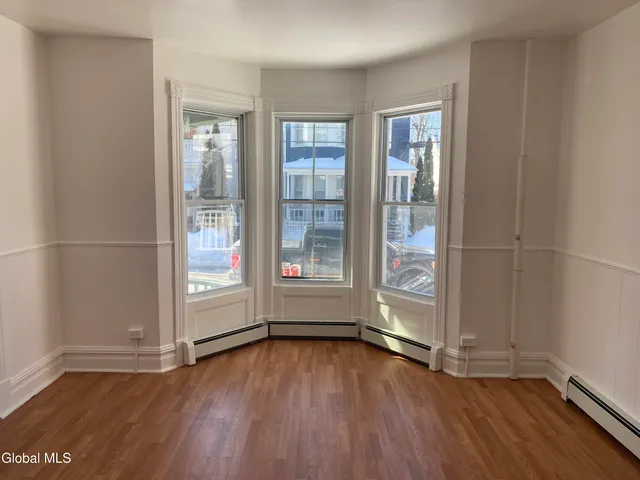 $1,500 | 407 Victory Avenue, Schenectady, NY 12307