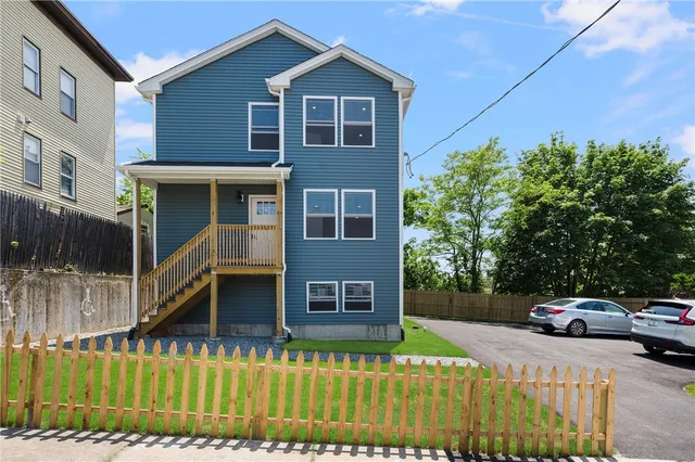 $2,100 | 284 High Street, Unit 1, Woonsocket, RI 02895