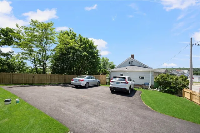 $2,100 | 284 High Street, Unit 1, Woonsocket, RI 02895