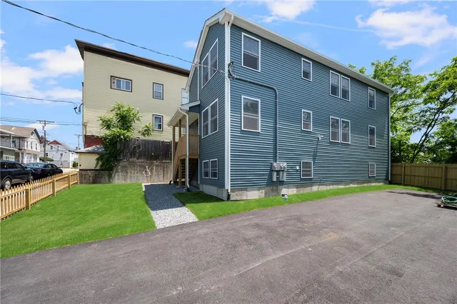 $2,100 | 284 High Street, Unit 1, Woonsocket, RI 02895