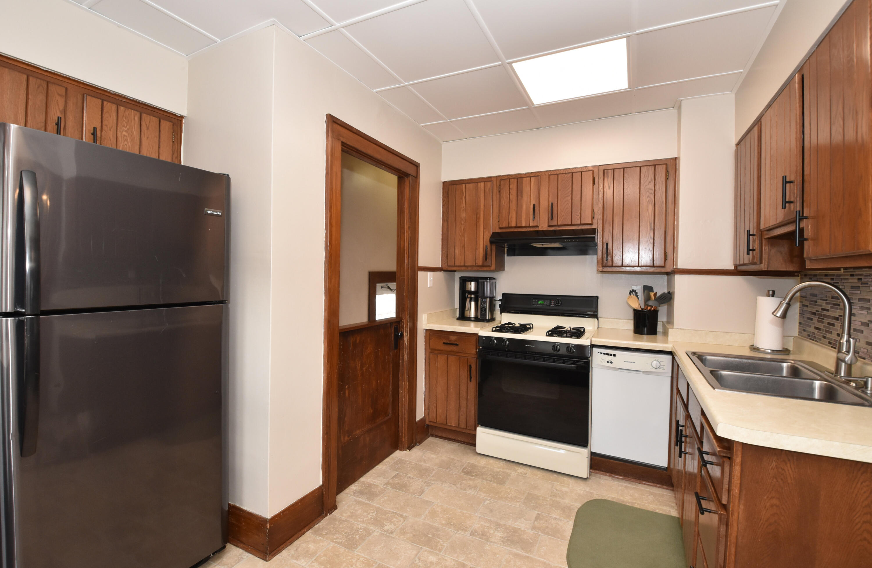 1224 West Lawn Avenue Racine, WI 53405 - Photo 19 of 46 Kitchen