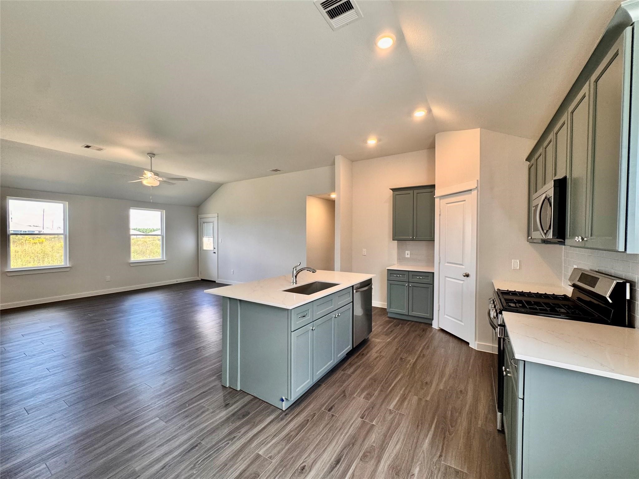 131 County Road 5102B Cleveland, TX 77327 - Photo 10 of 22