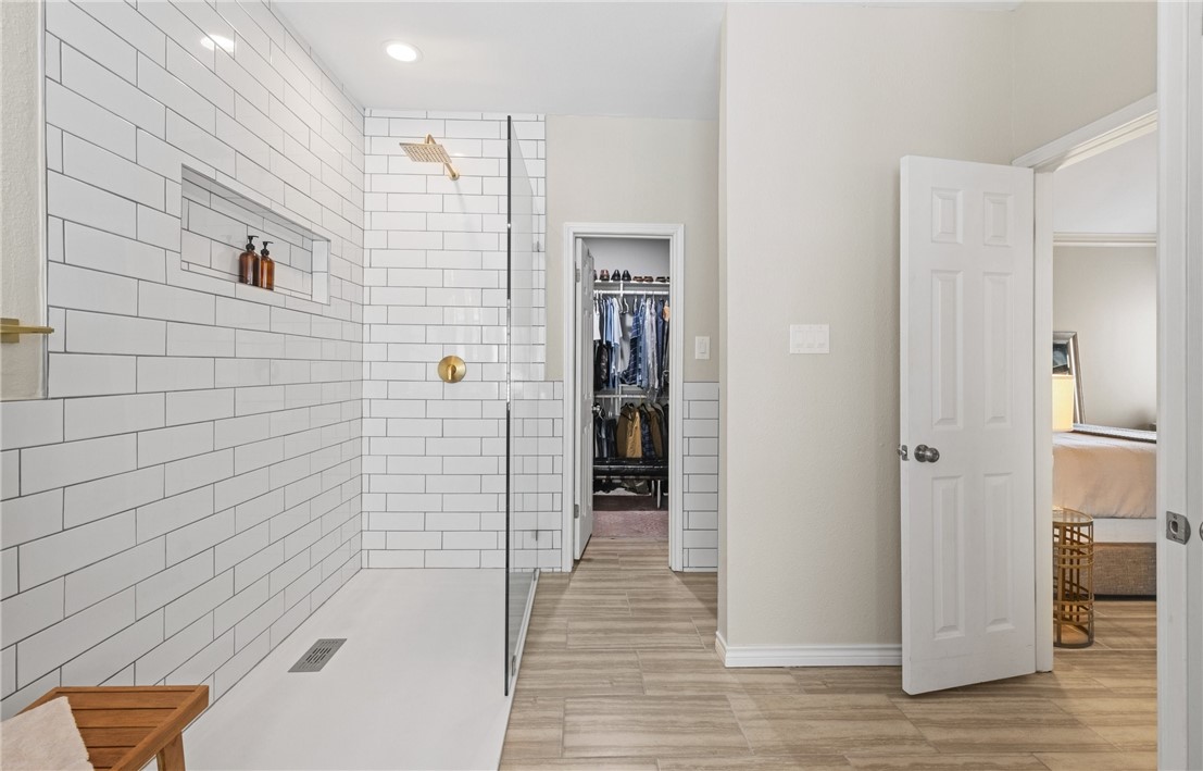 4658 Oso Parkway Corpus Christi, TX 78413 - Photo 12 of 33 a bathroom with a shower