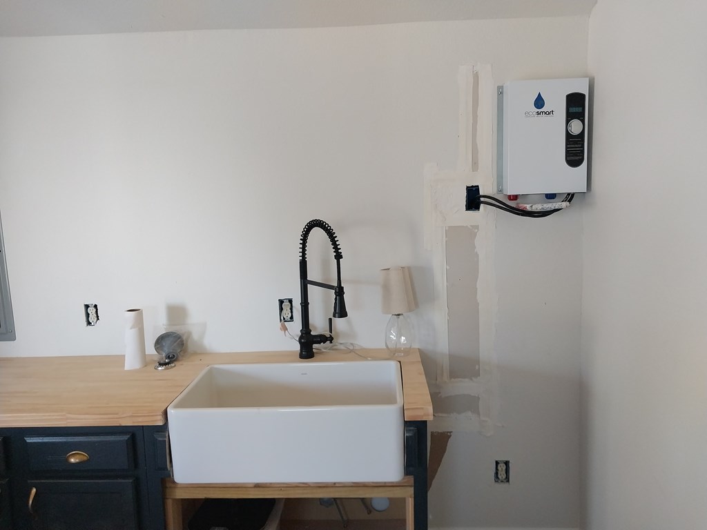 2540 County Road 403 Llano, TX 78643 - Photo 5 of 5 a bathroom with a sink and mirror