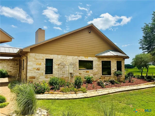$1,599,000 | 1020 East Fm 532, Hallettsville, TX 77964