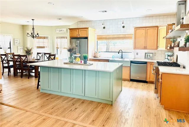 $1,599,000 | 1020 East Fm 532, Hallettsville, TX 77964