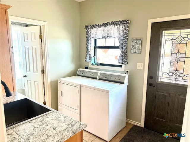 $1,599,000 | 1020 East Fm 532, Hallettsville, TX 77964