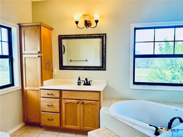 $1,599,000 | 1020 East Fm 532, Hallettsville, TX 77964