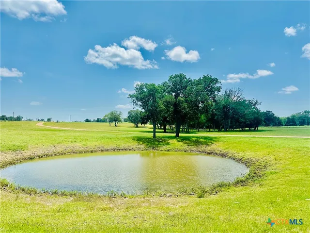 $1,599,000 | 1020 East Fm 532, Hallettsville, TX 77964