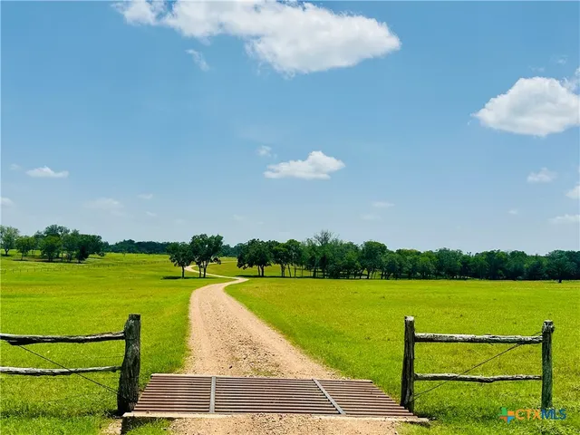 $1,599,000 | 1020 East Fm 532, Hallettsville, TX 77964