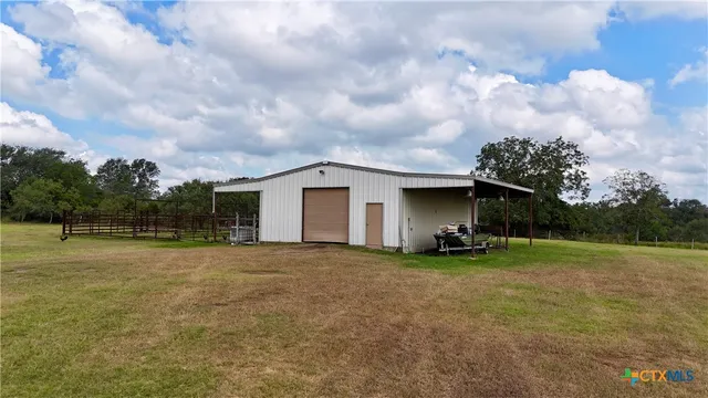 $1,599,000 | 1020 East Fm 532, Hallettsville, TX 77964