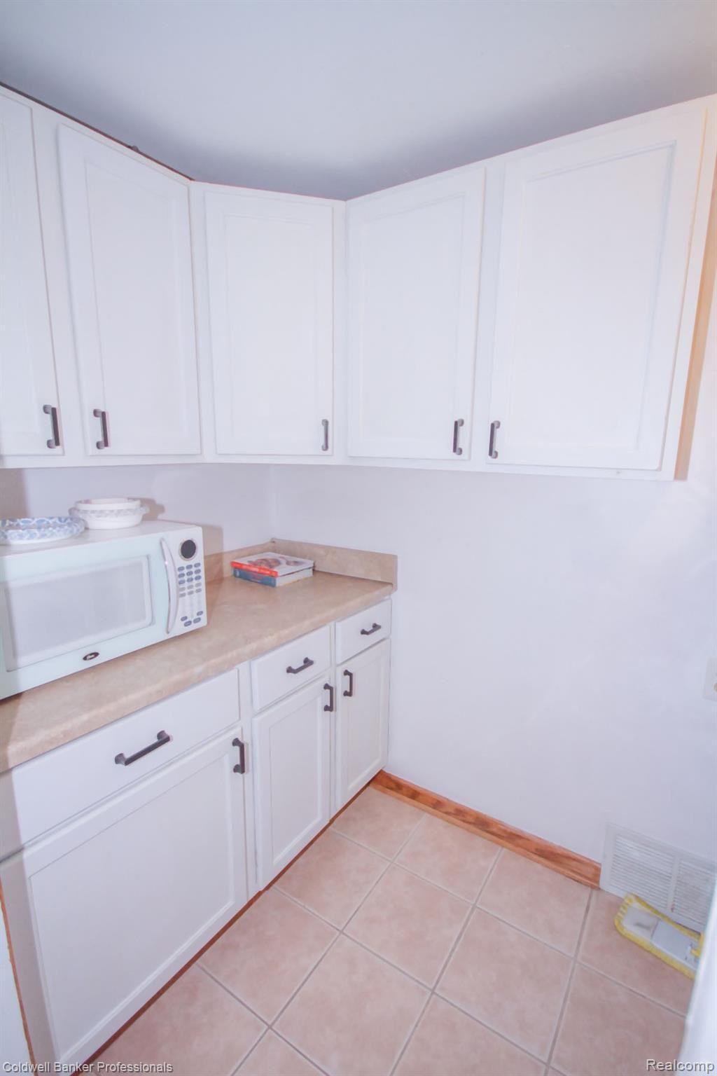 10401 Maple Road Hartland, MI 48353 - Photo 10 of 50 Maple (36).jpg