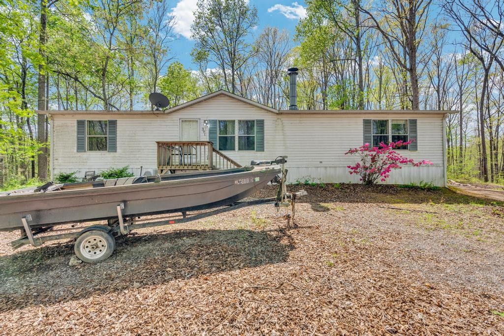 391 Manor Road Kingston, TN 37763 - Photo 2 of 22