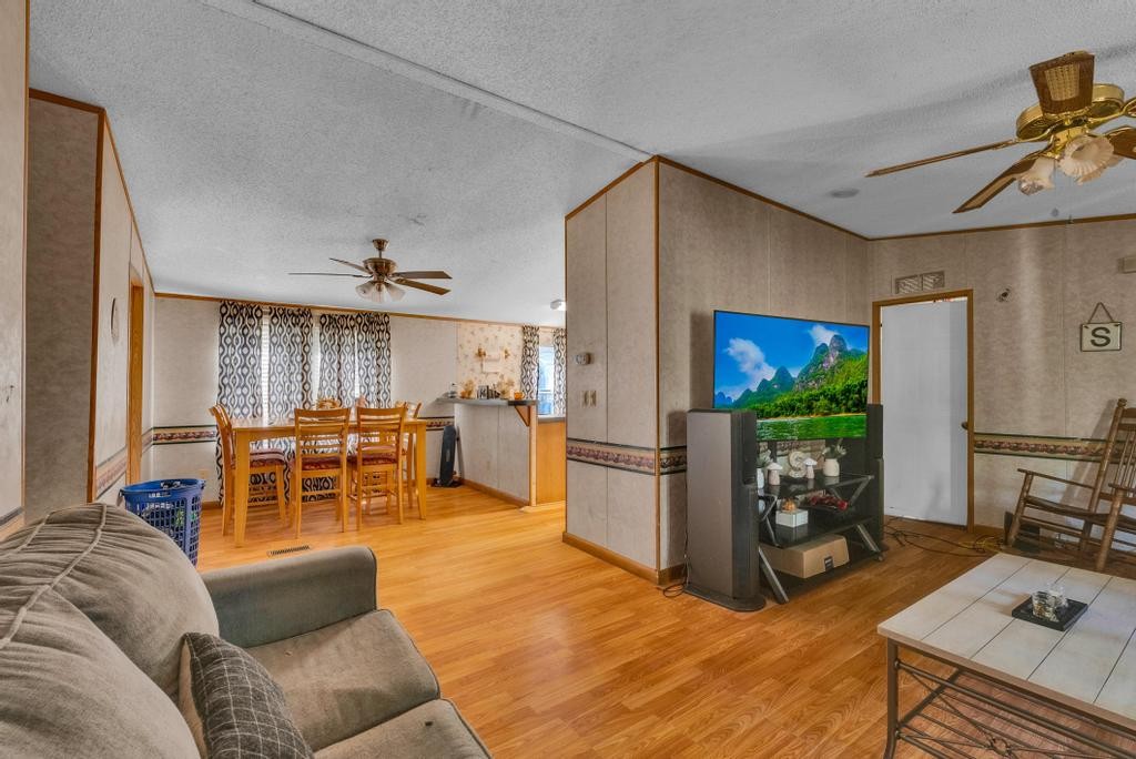 391 Manor Road Kingston, TN 37763 - Photo 3 of 22