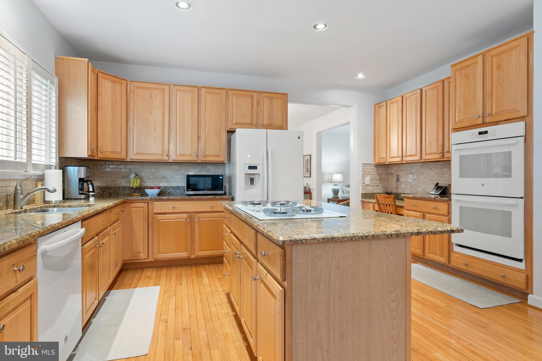 6847 Creek Crest Way Springfield, VA 22150 - Photo 12 of 62 Kitchen