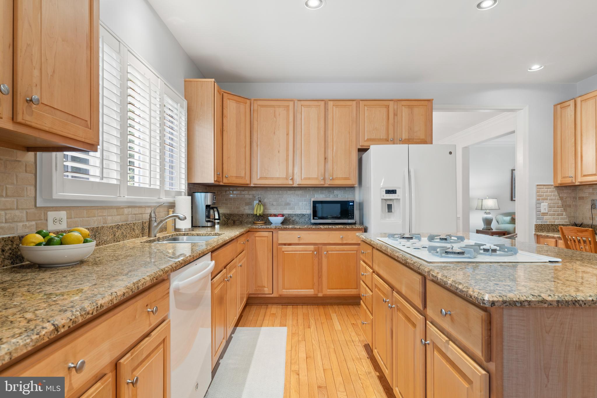 6847 Creek Crest Way Springfield, VA 22150 - Photo 13 of 62 Kitchen
