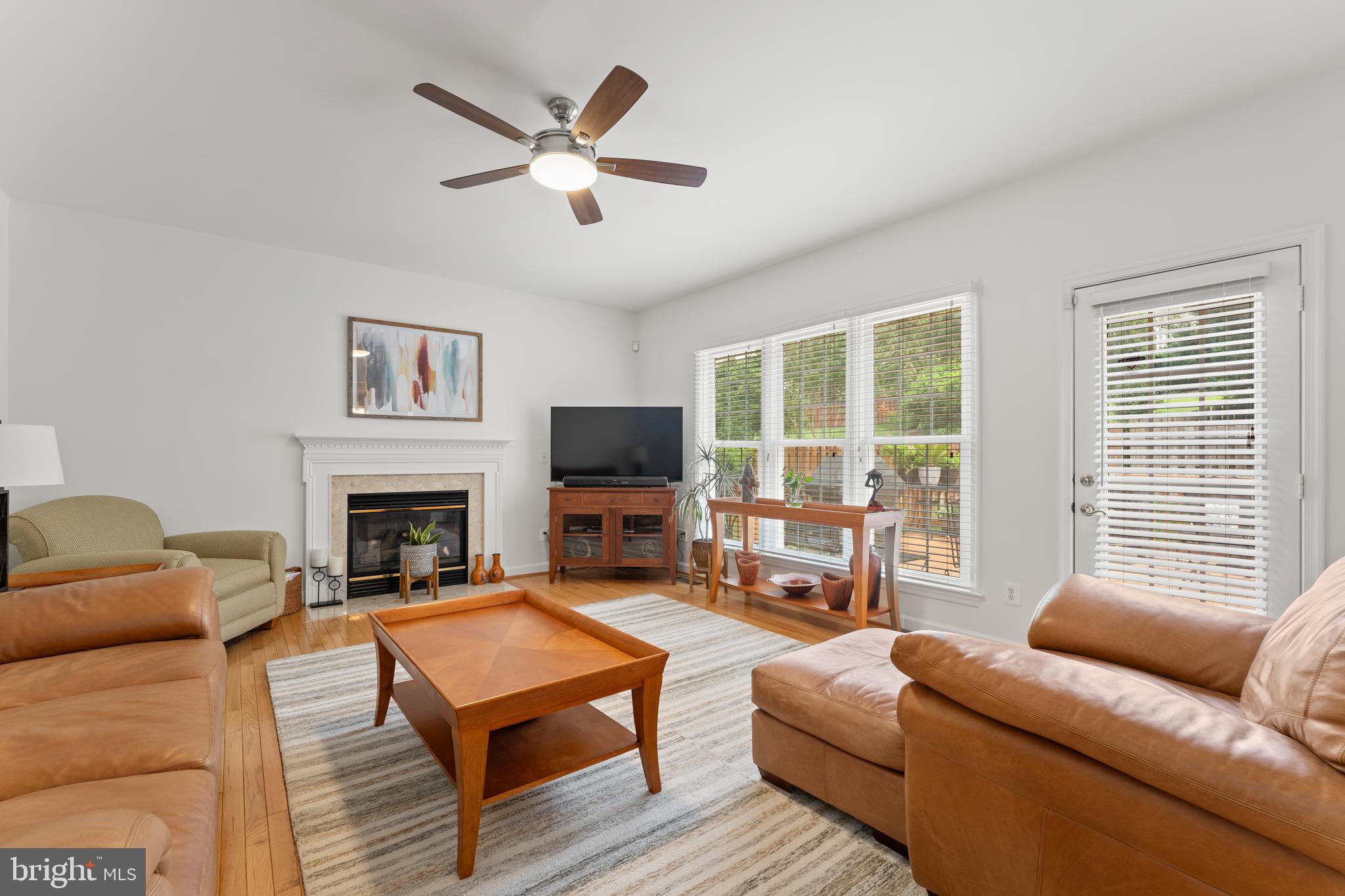 6847 Creek Crest Way Springfield, VA 22150 - Photo 15 of 62 Family room