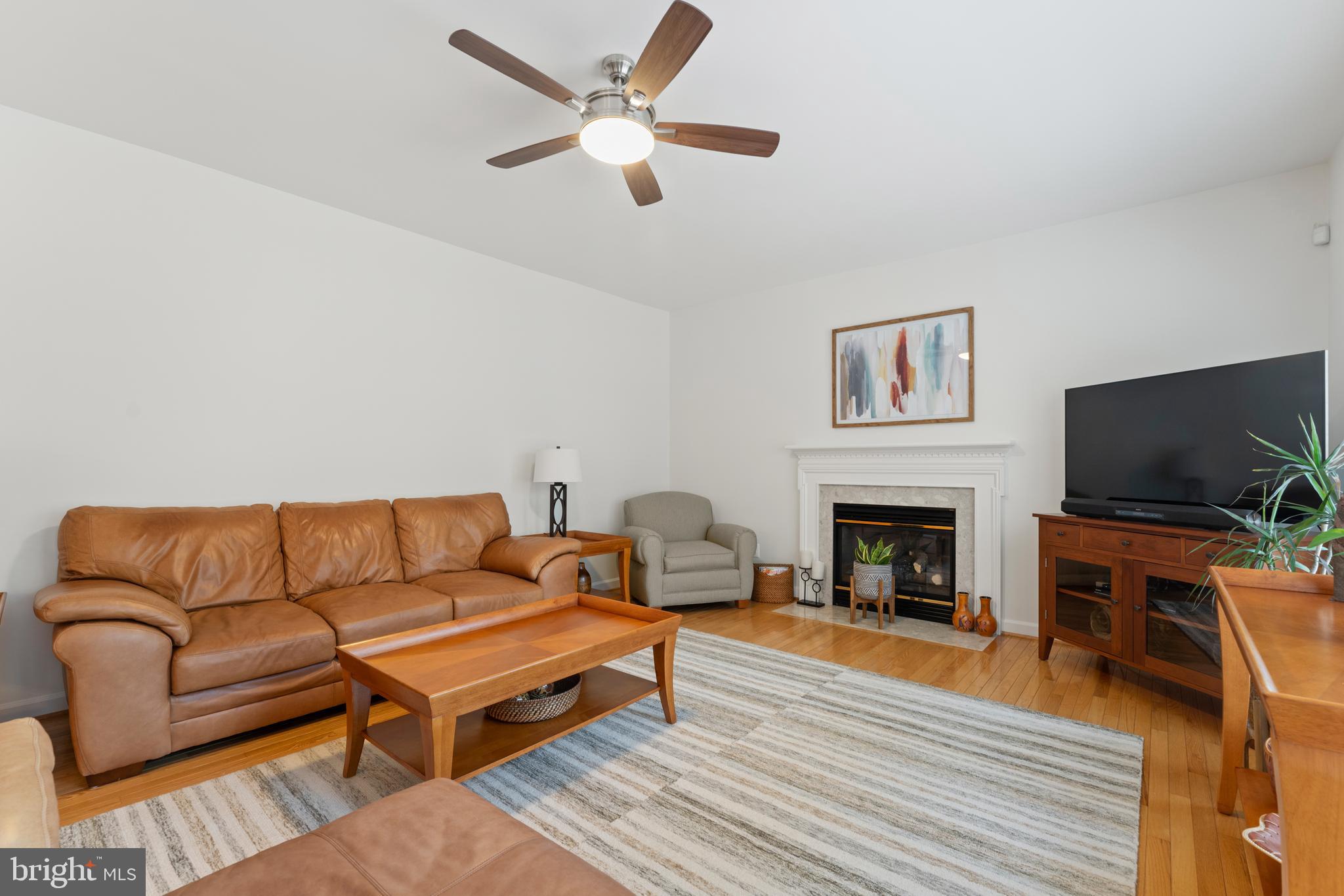 6847 Creek Crest Way Springfield, VA 22150 - Photo 17 of 62 Family room
