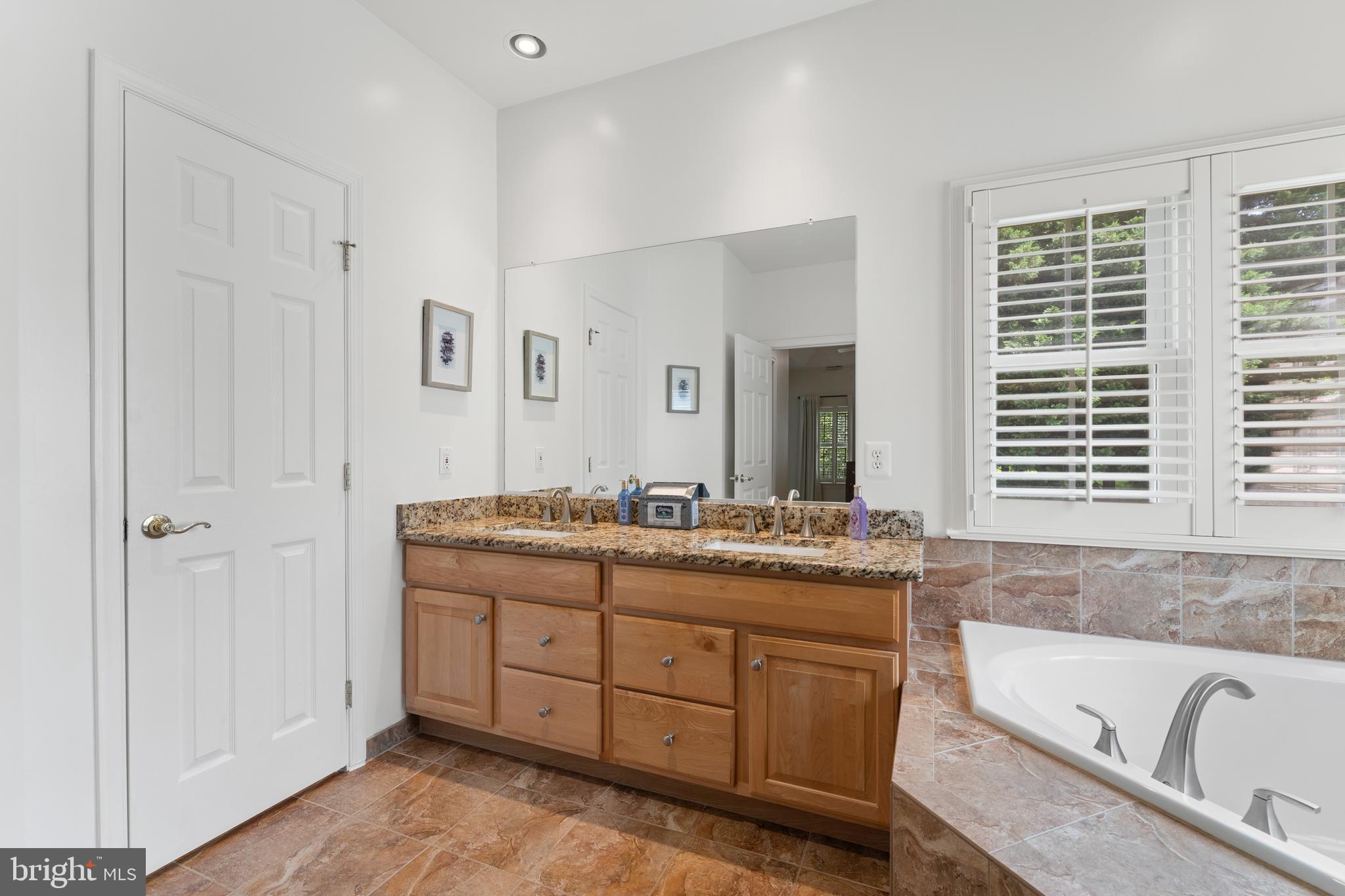 6847 Creek Crest Way Springfield, VA 22150 - Photo 29 of 62 Primary bath