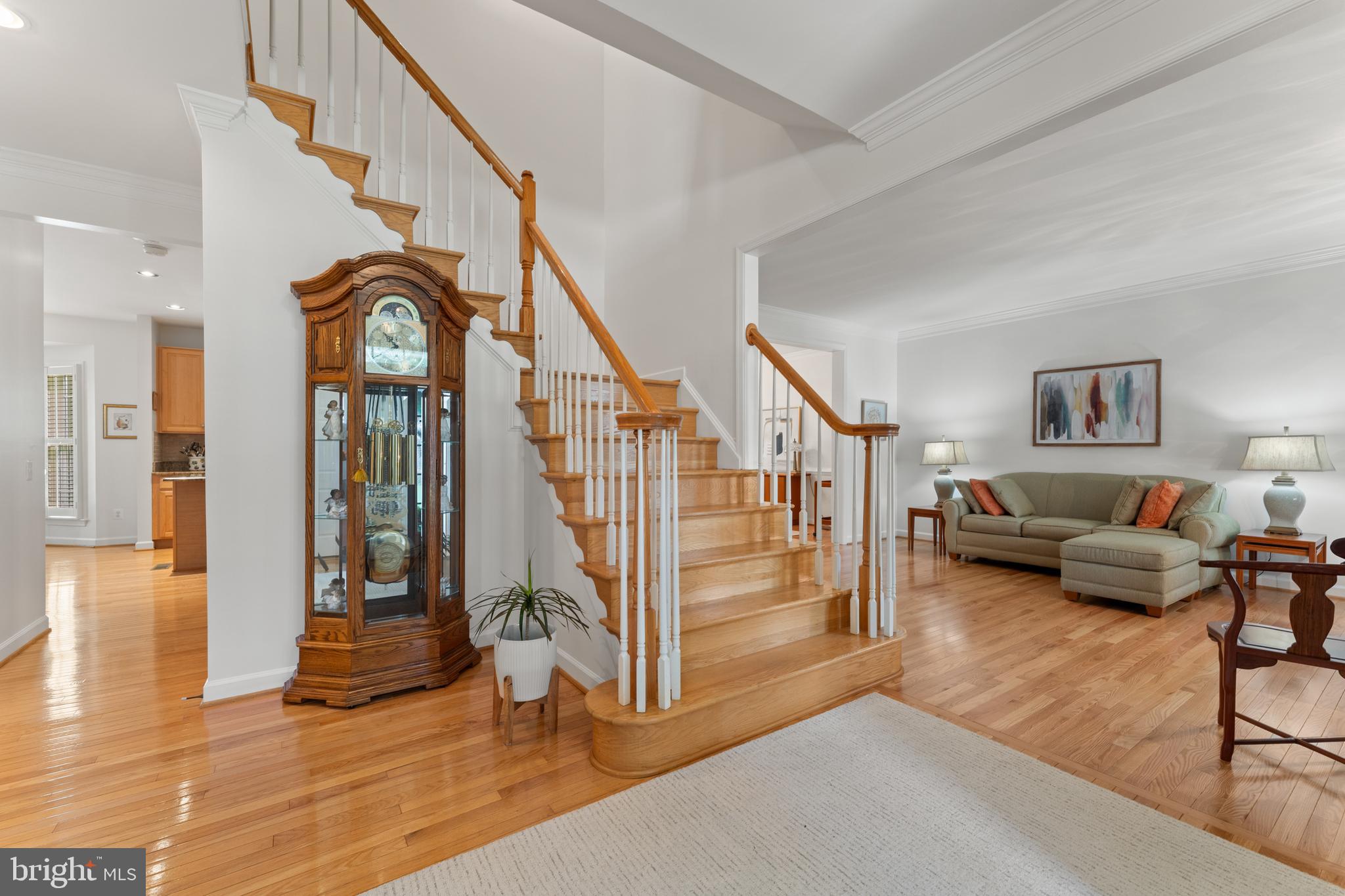 6847 Creek Crest Way Springfield, VA 22150 - Photo 3 of 62 Front foyer