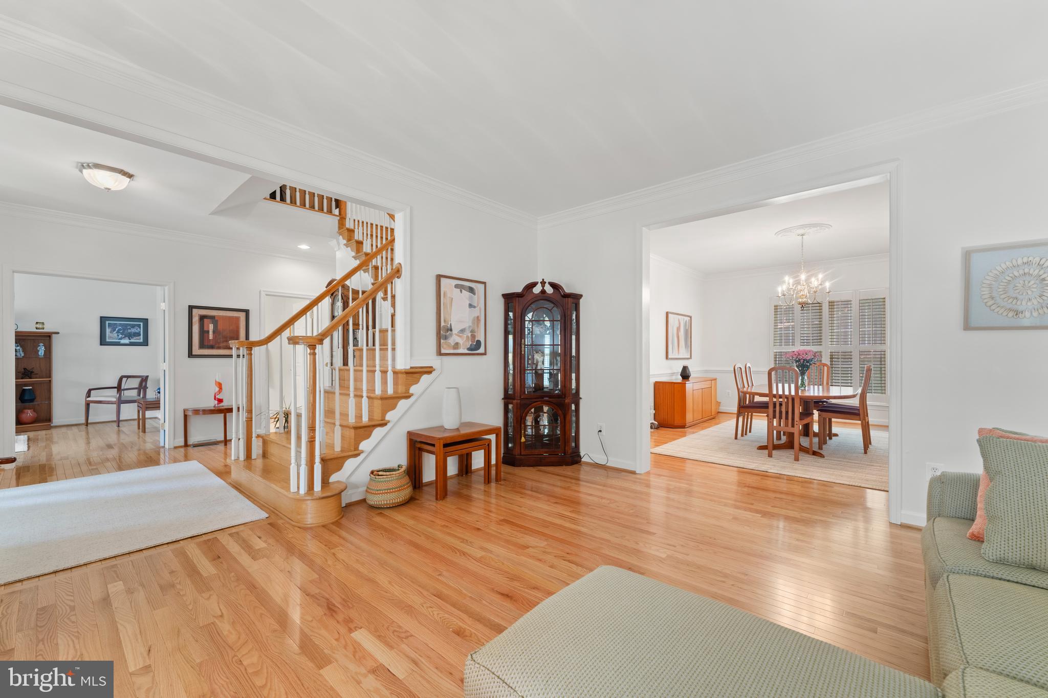6847 Creek Crest Way Springfield, VA 22150 - Photo 5 of 62 Lving room