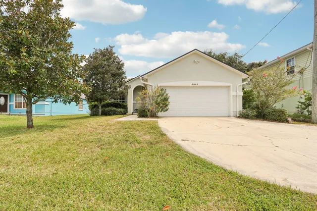 a view of garage and yard
