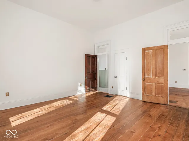 $2,300 | 1118 East St Clair Street, Indianapolis, IN 46202