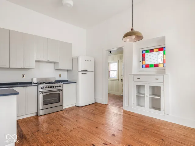 $2,300 | 1118 East St Clair Street, Indianapolis, IN 46202