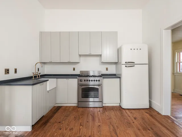 $2,300 | 1118 East St Clair Street, Indianapolis, IN 46202